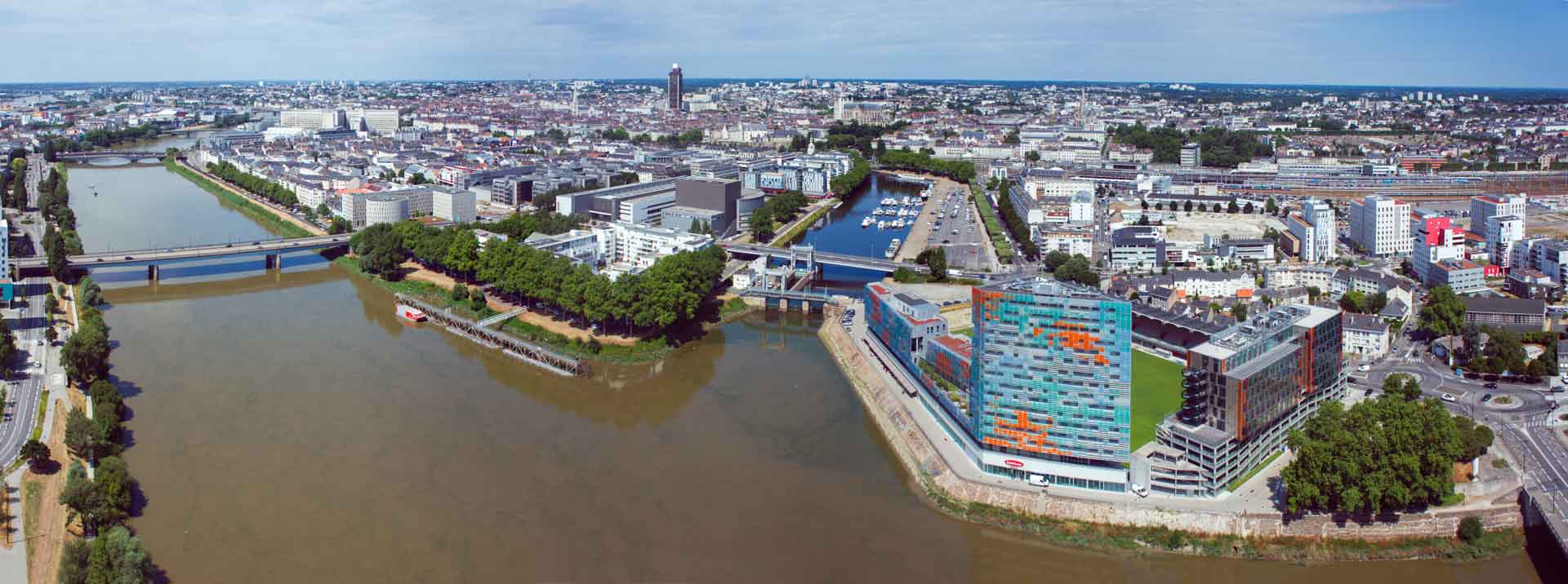 Vue sur Nantes et sur la Loire en journée